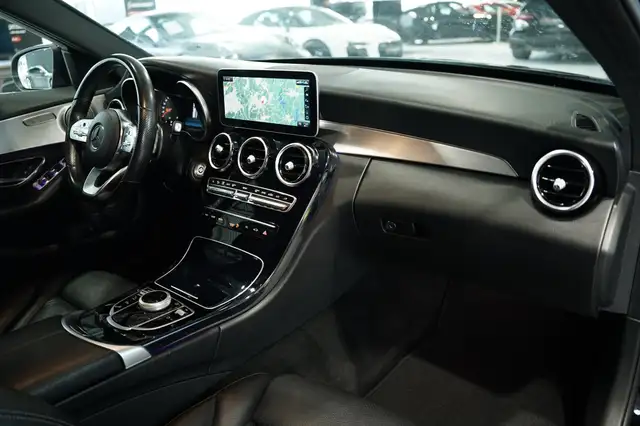 Mercedes-Benz 220 view 14