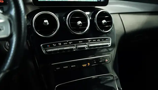 Mercedes-Benz C-Class view 29