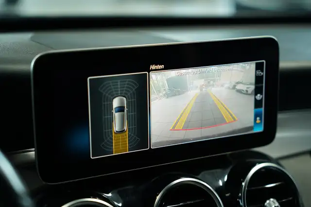 Mercedes-Benz C-Class view 30