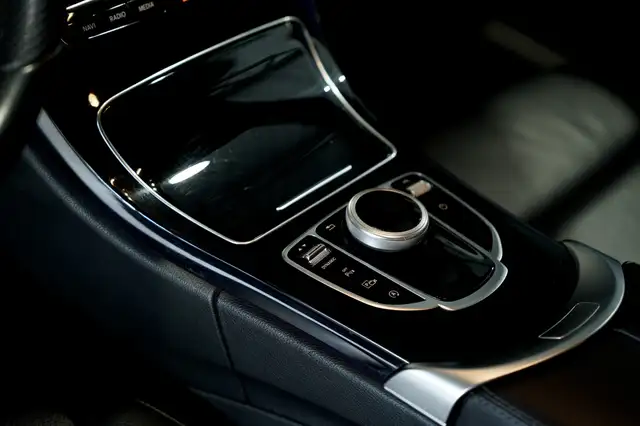 Mercedes-Benz C-Class view 28
