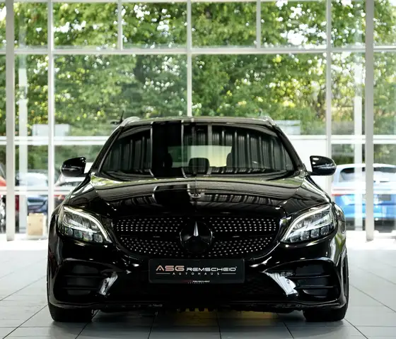 Mercedes-Benz 220 view 3