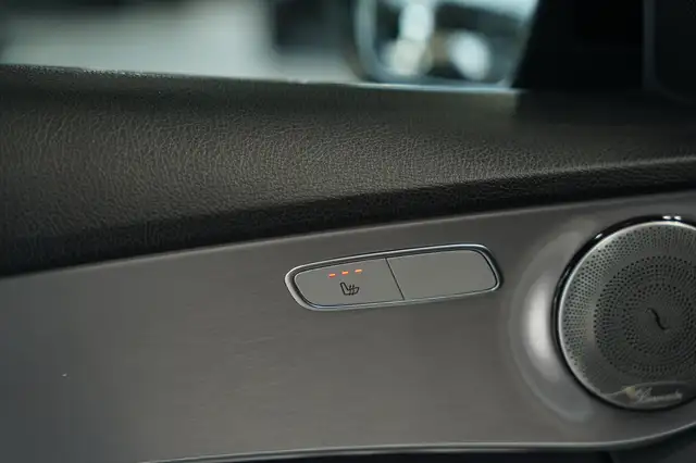 Mercedes-Benz C-Class view 24