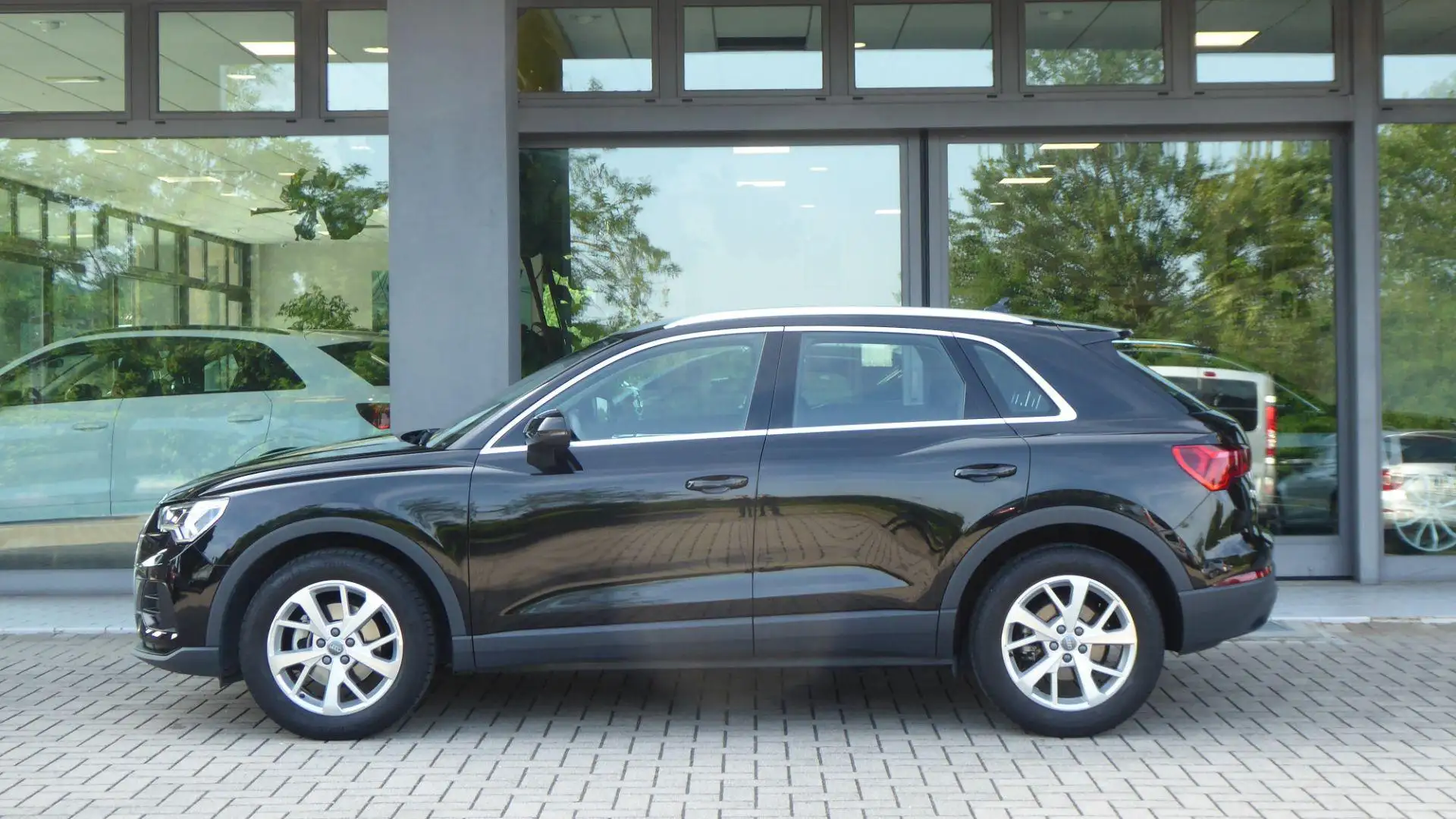 Audi Q3 35 TFSI Business Nero - 2