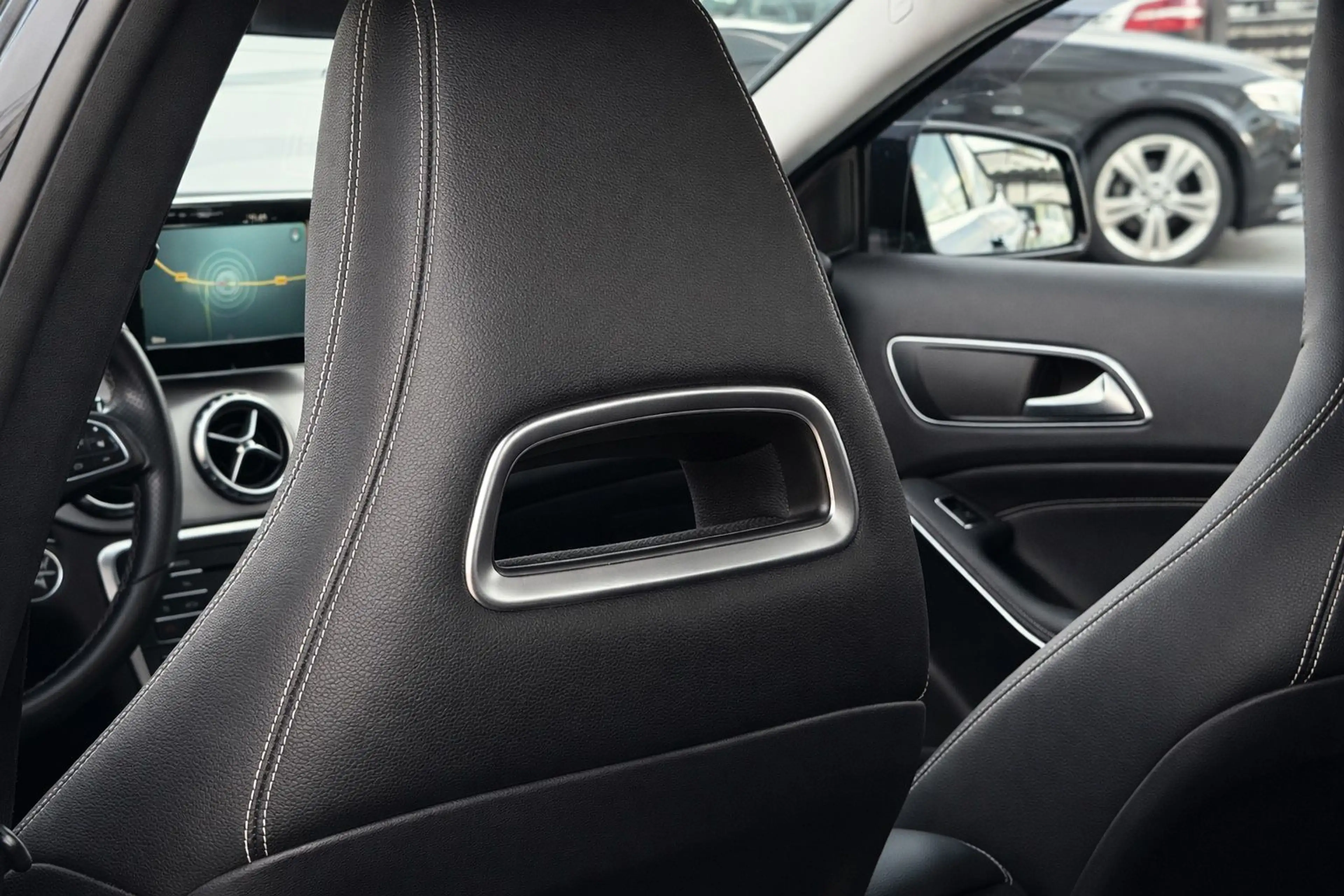 Mercedes-Benz GLA 220 CDI / d 4Matic *URBAN*LEDER*NAVI*ALLRAD* — photo 15