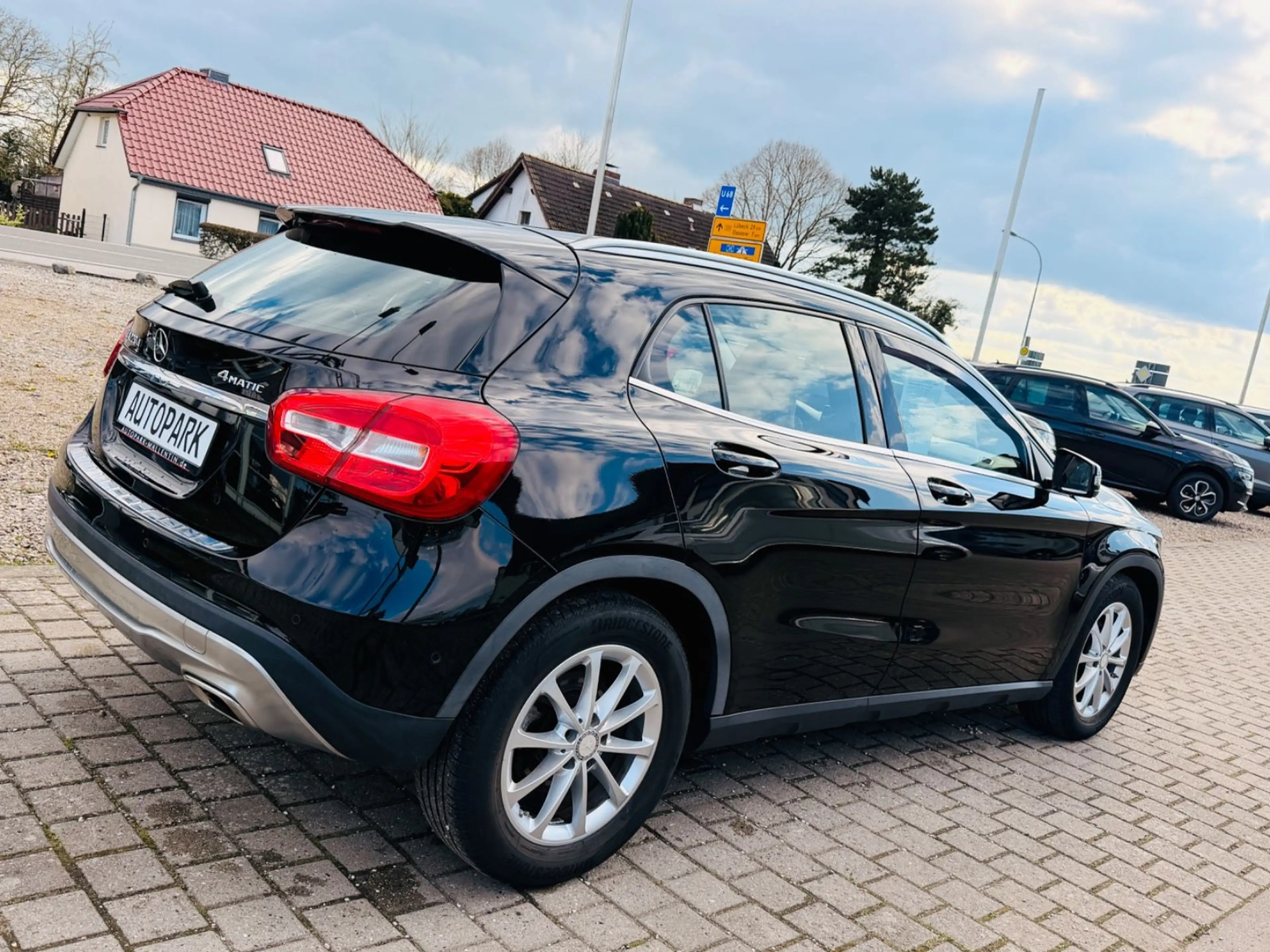 Mercedes-Benz GLA 220 CDI / d 4Matic *URBAN*LEDER*NAVI*ALLRAD* — photo 6