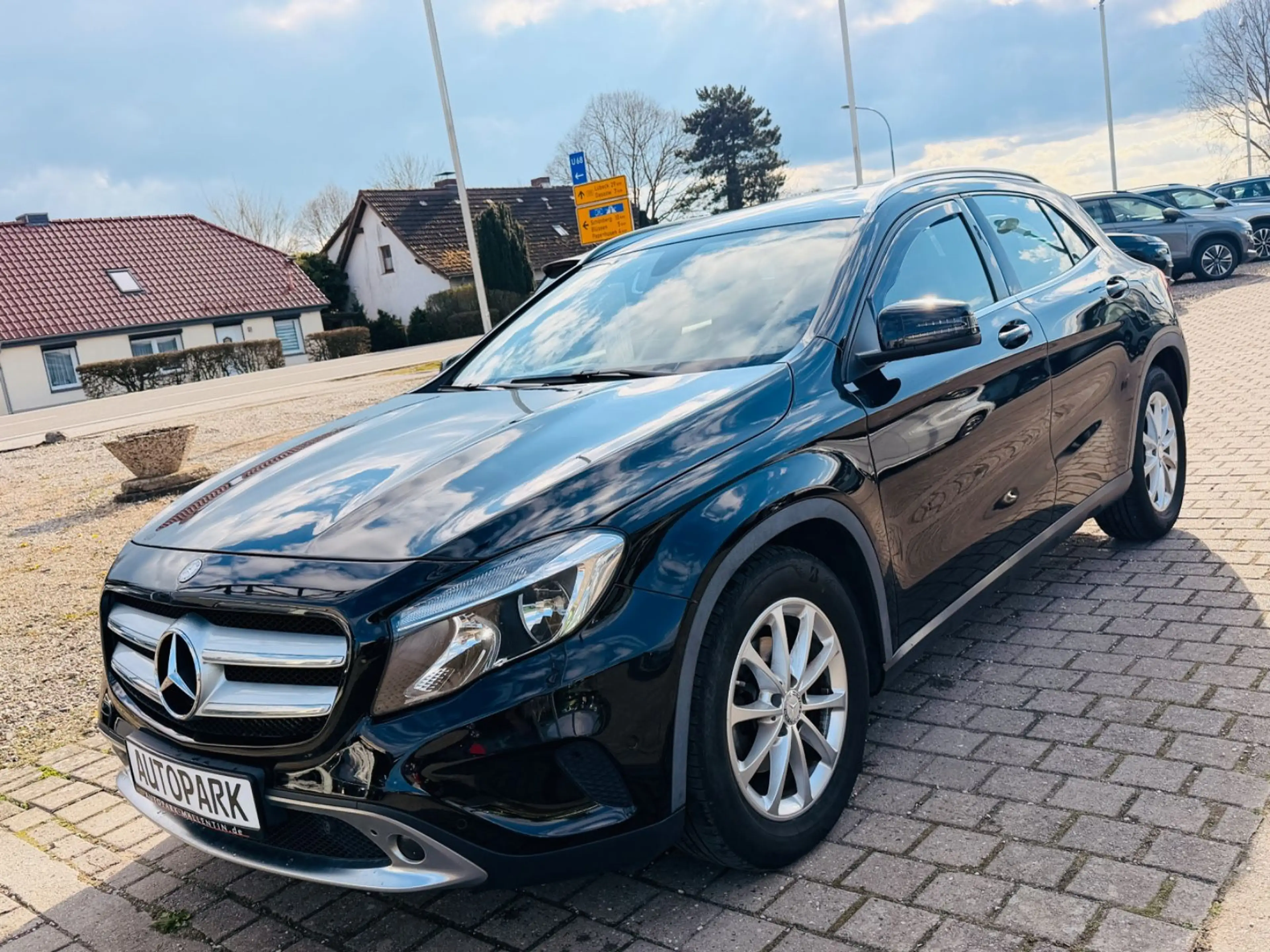 Mercedes-Benz GLA 220 CDI / d 4Matic *URBAN*LEDER*NAVI*ALLRAD* — photo 3