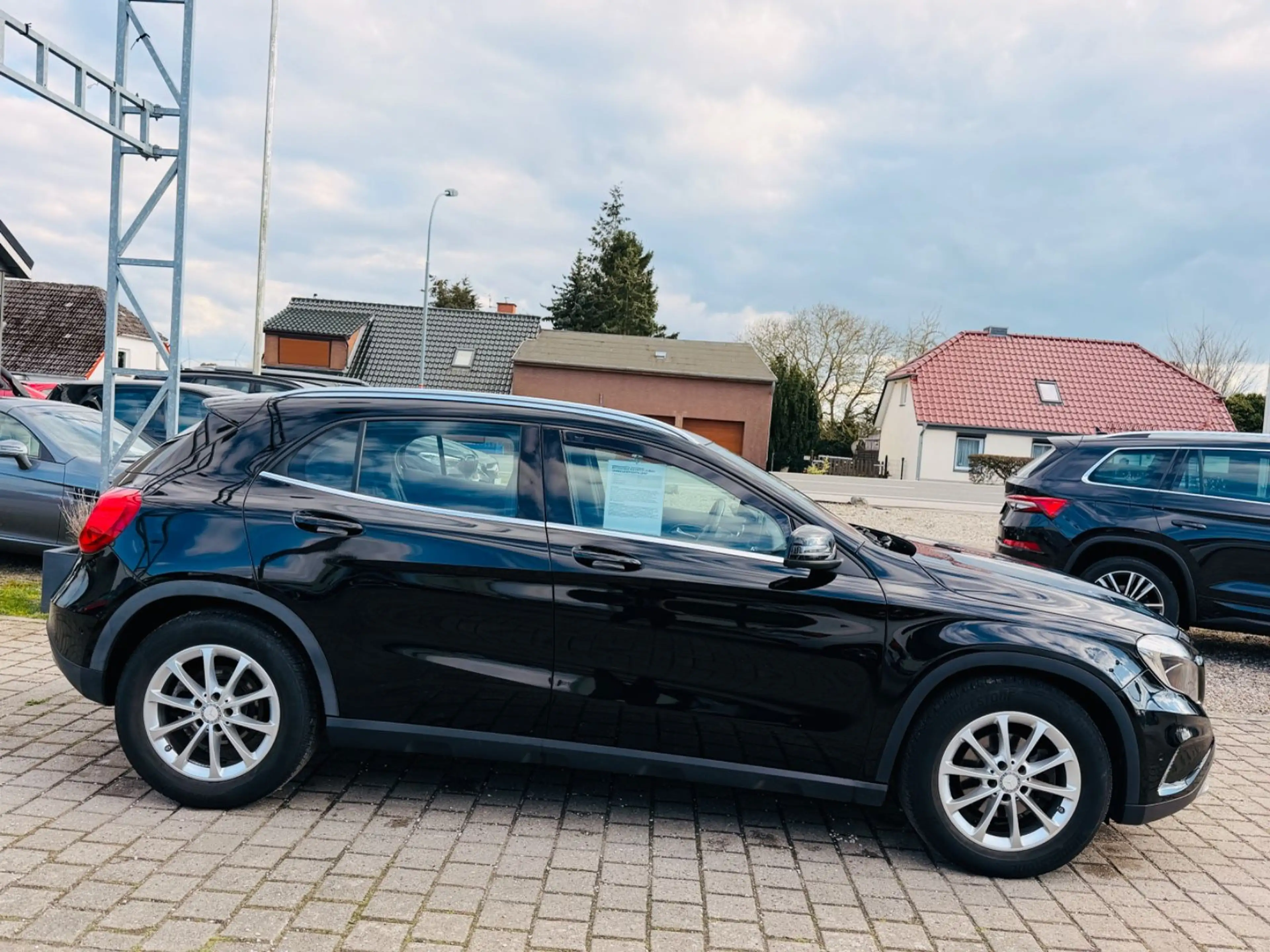 Mercedes-Benz GLA 220 CDI / d 4Matic *URBAN*LEDER*NAVI*ALLRAD* — photo 7