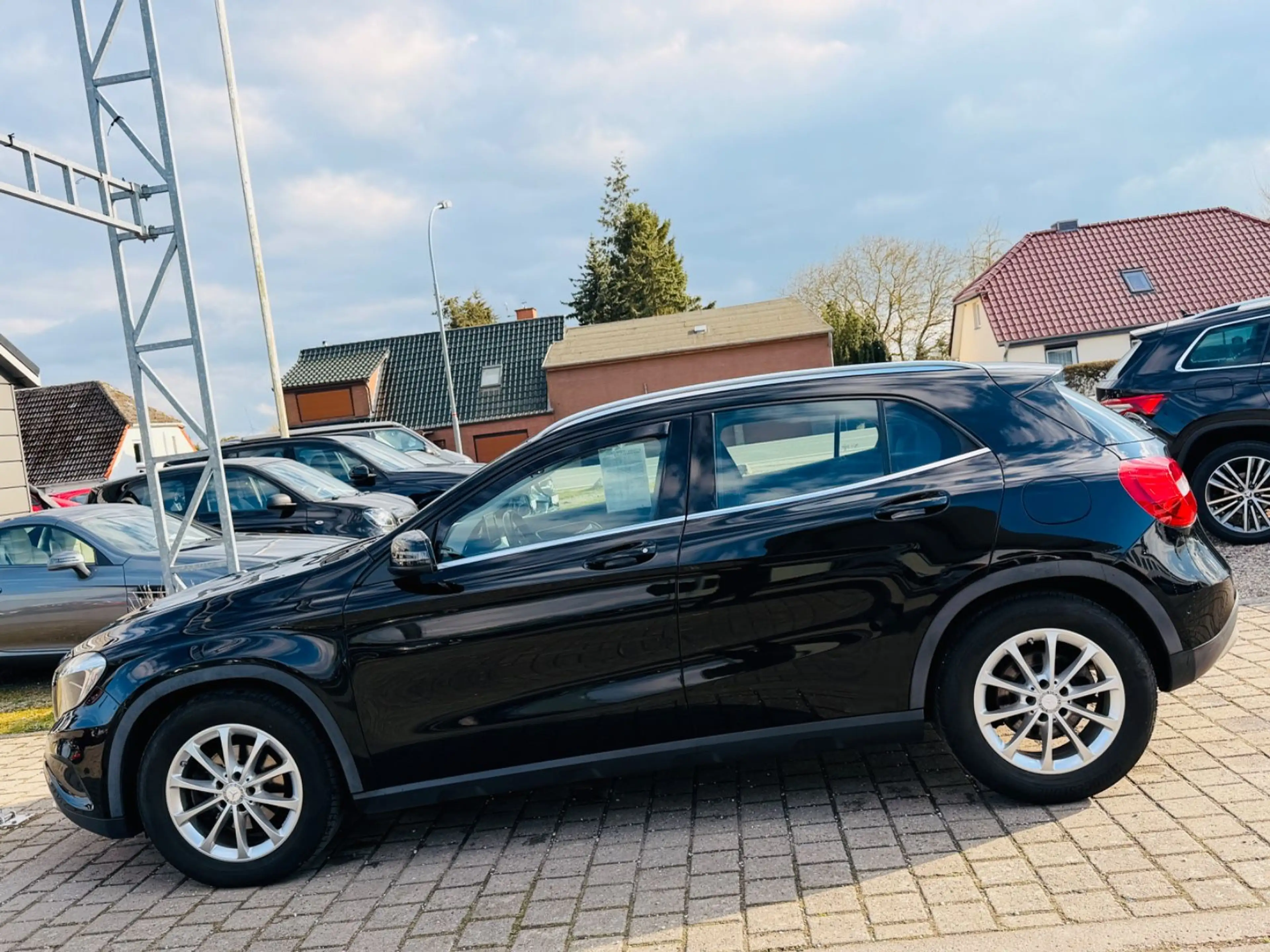 Mercedes-Benz GLA 220 CDI / d 4Matic *URBAN*LEDER*NAVI*ALLRAD* — photo 4