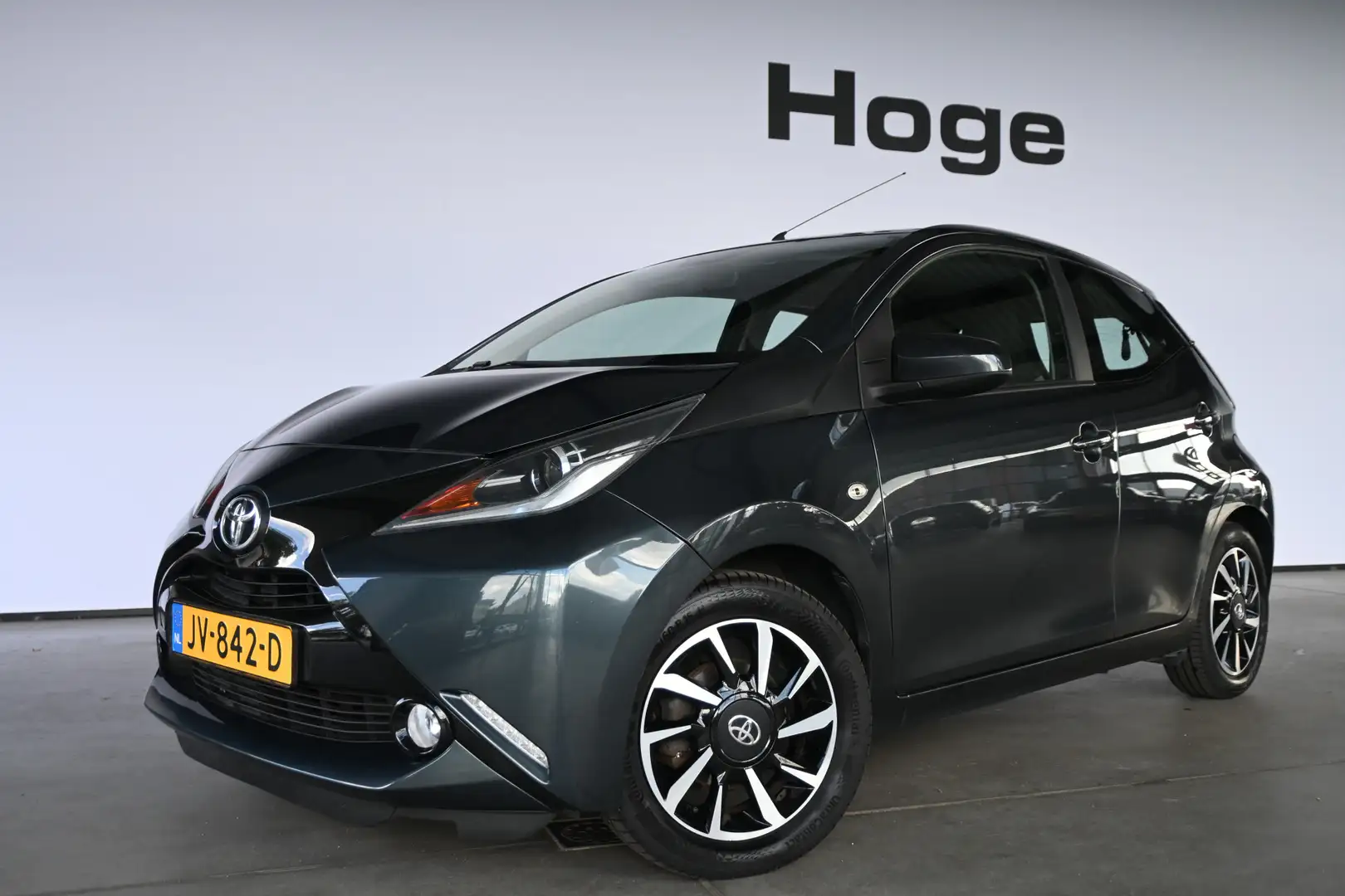 Toyota Aygo 1.0 VVT-i x-play 5-deurs Airco Elektrisch pakket D Grigio - 1