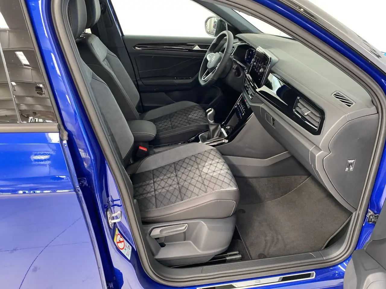 Volkswagen T-Roc 1.0 TSI R-Line Plus 6