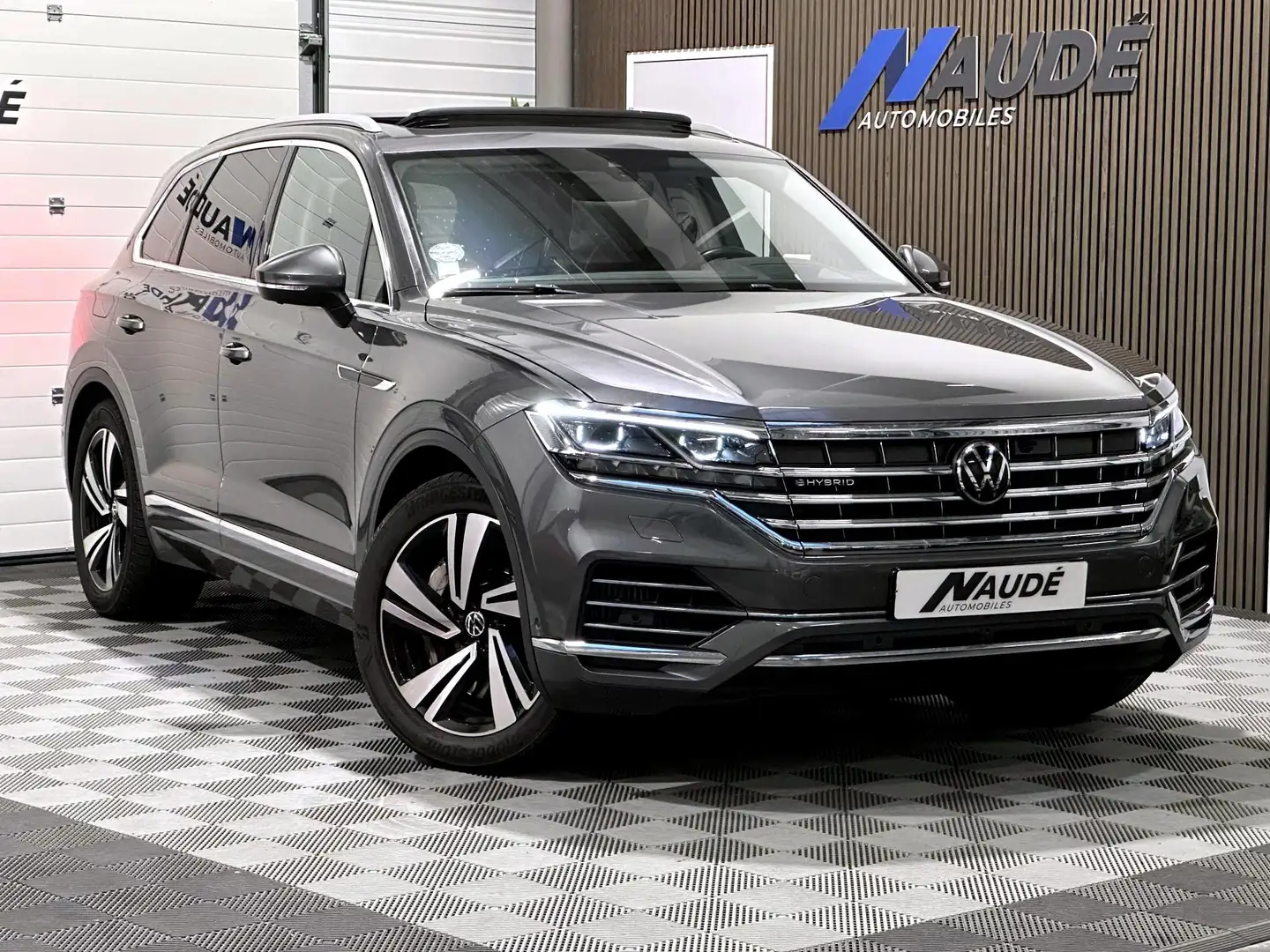 Volkswagen Touareg 3.0 TSI eHybrid 381ch Tiptronic8 4Motion Carat exclusif Garantie constructeur - 1