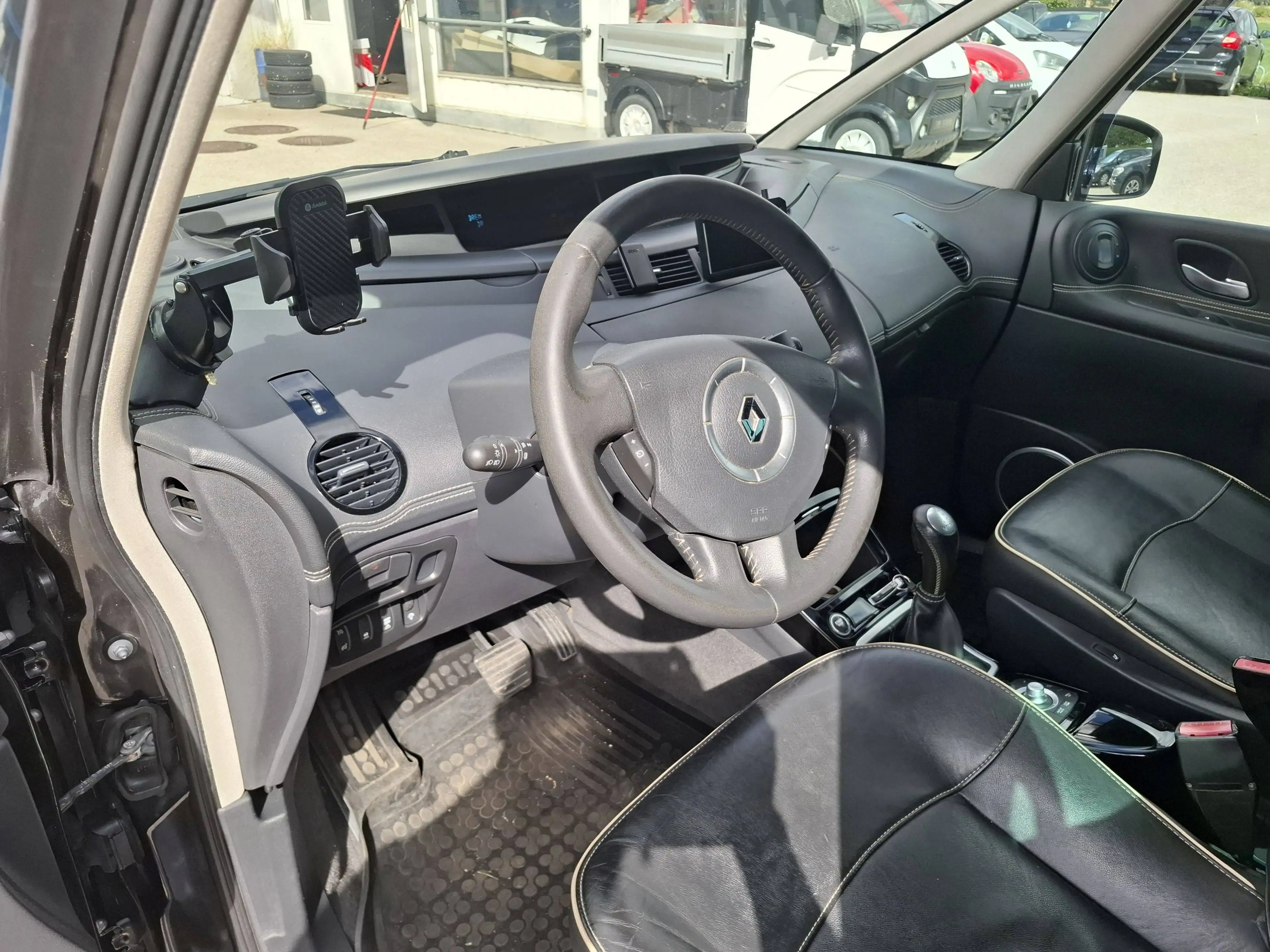 Renault Espace Initiale 2,0 Autom.  7 Sitze — photo 11