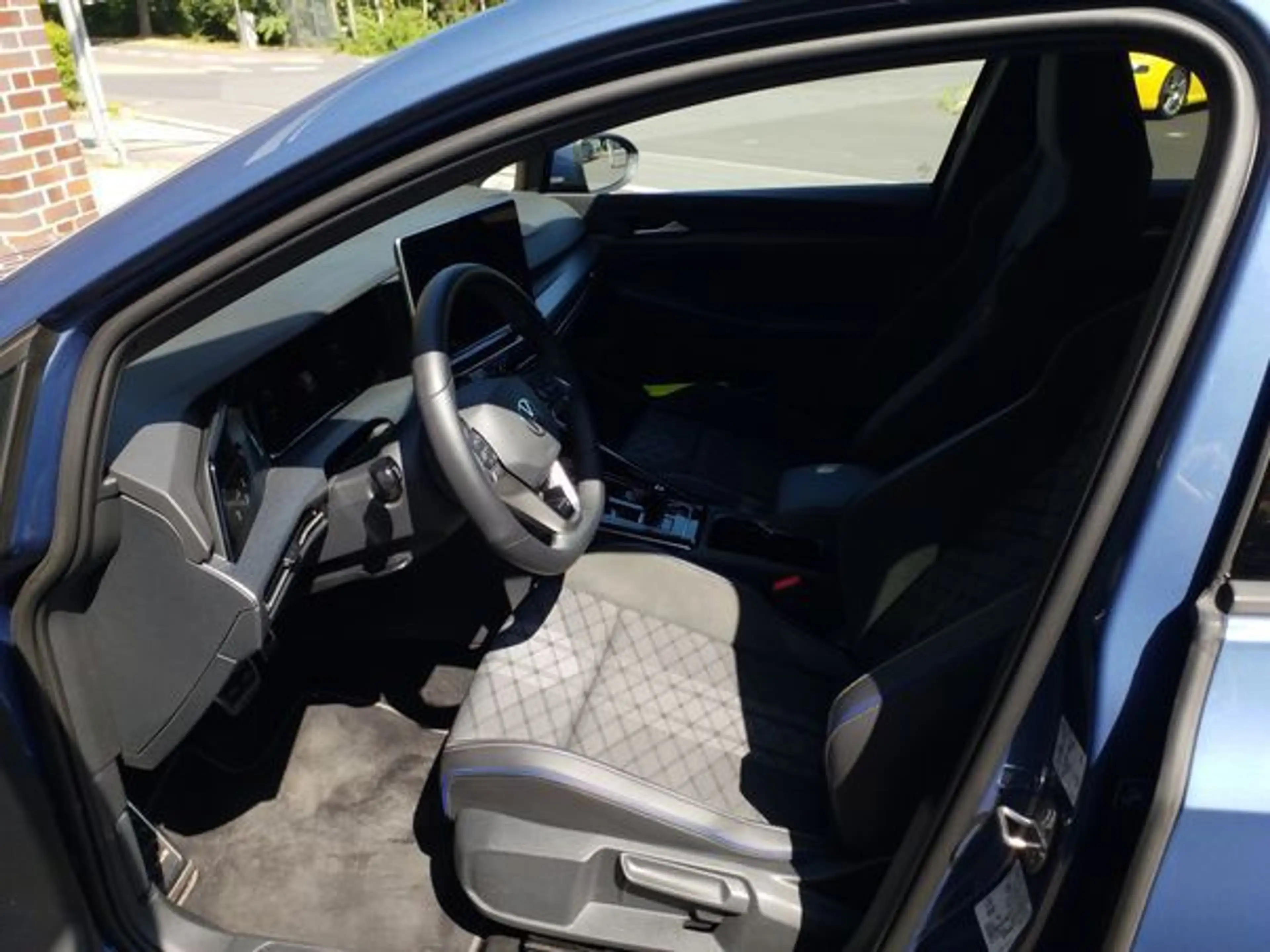 Volkswagen Golf Variant Golf VIII Variant 1.5 eTSI DSG R-Line | AHK | — photo 4