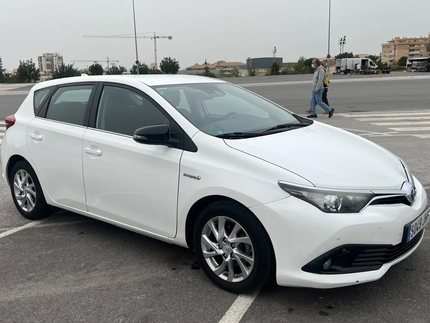 Toyota Auris hybrid 140H Advance Blanco - 2