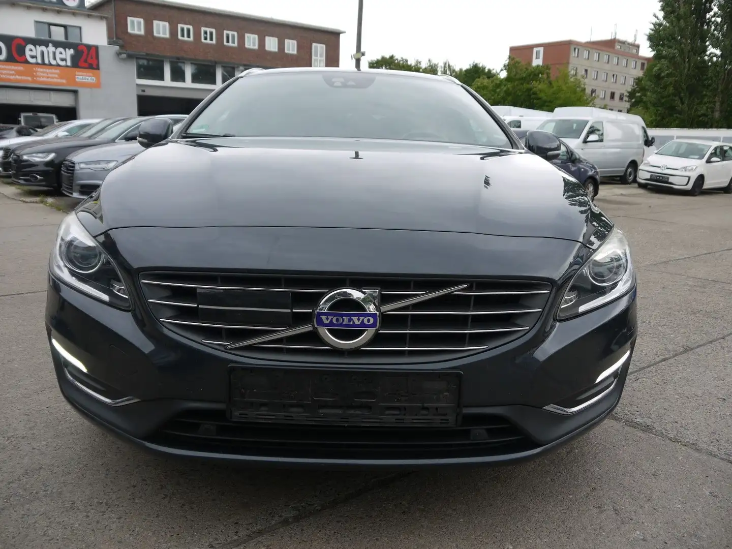 Volvo V60 Kombi Summum/Leder/Automatik/Kamera Grau - 2