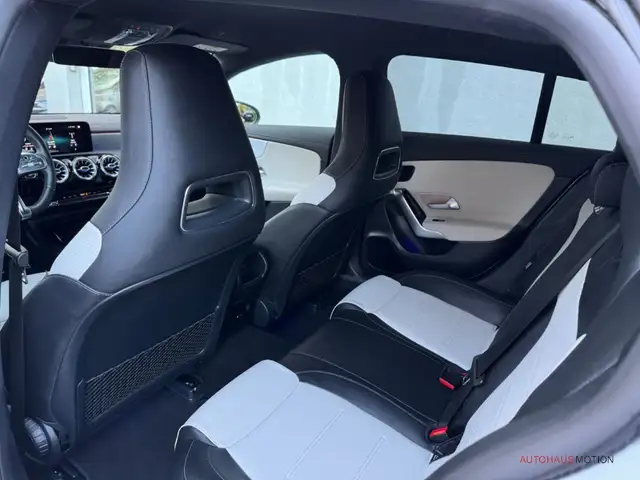 Mercedes-Benz Cla view 11