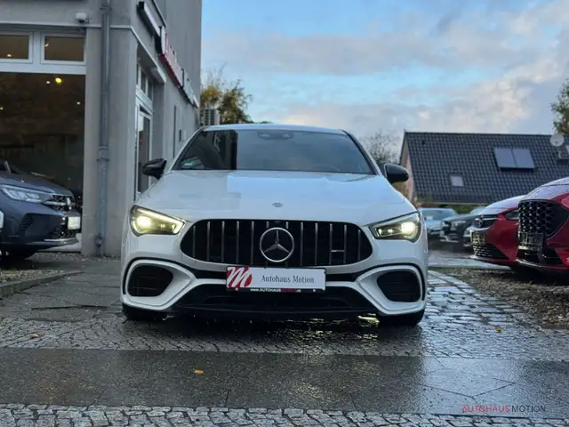 Mercedes-Benz Cla view 3