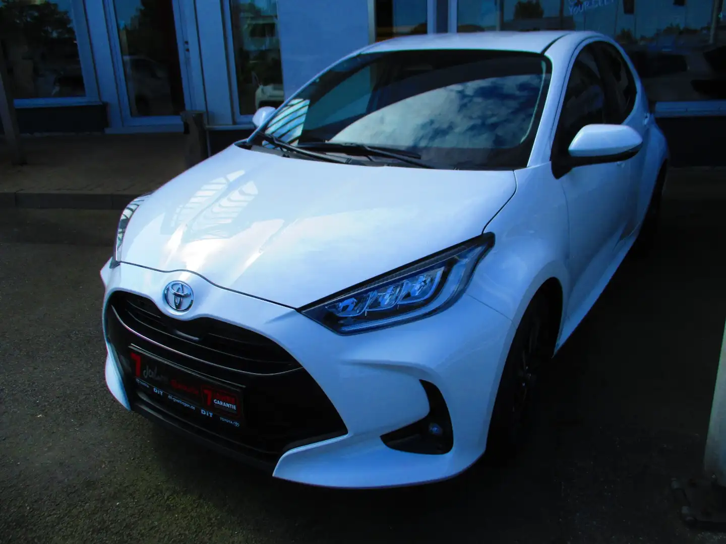 Toyota Yaris 1.5 Teamplayer ACC+LED+SHZ+Fernlichtass. Alb - 2