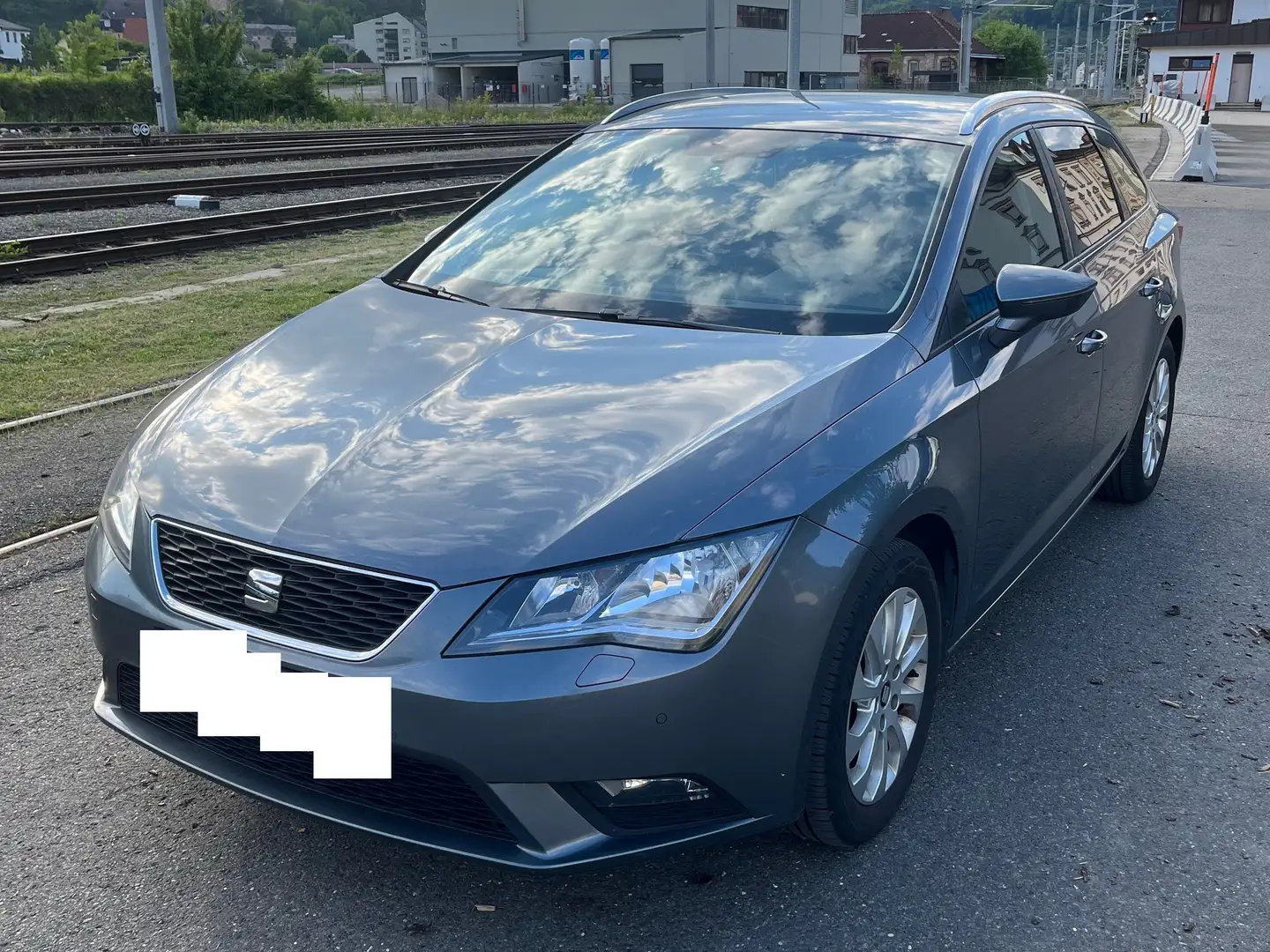 SEAT Leon Leon ST Style 2,0 TDI CR Start-Stop Style Grau - 1