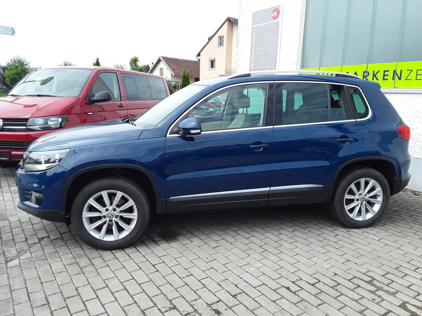 Volkswagen Tiguan Sport*R-Line*Voll-Leder*gepflegt*SHZ*AHK*TÜVneu Albastru - 2