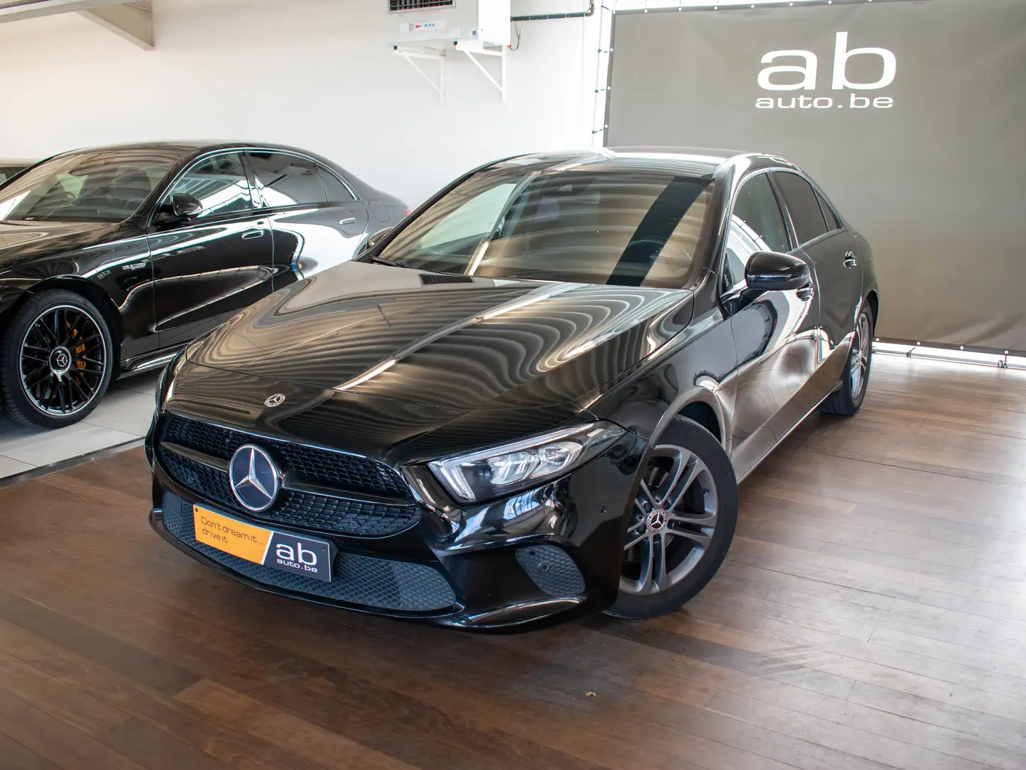 Mercedes-Benz A 200 Avantgarde, PANO, SOUNDS, CAMERA, ZETELVERW, AIRCO Zwart - 2