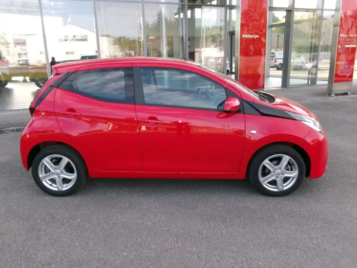 Toyota Aygo Aygo 1,0 VVT-i x-play !!! NEUWERTIG !!! TOPZUSTAND Rot - 2