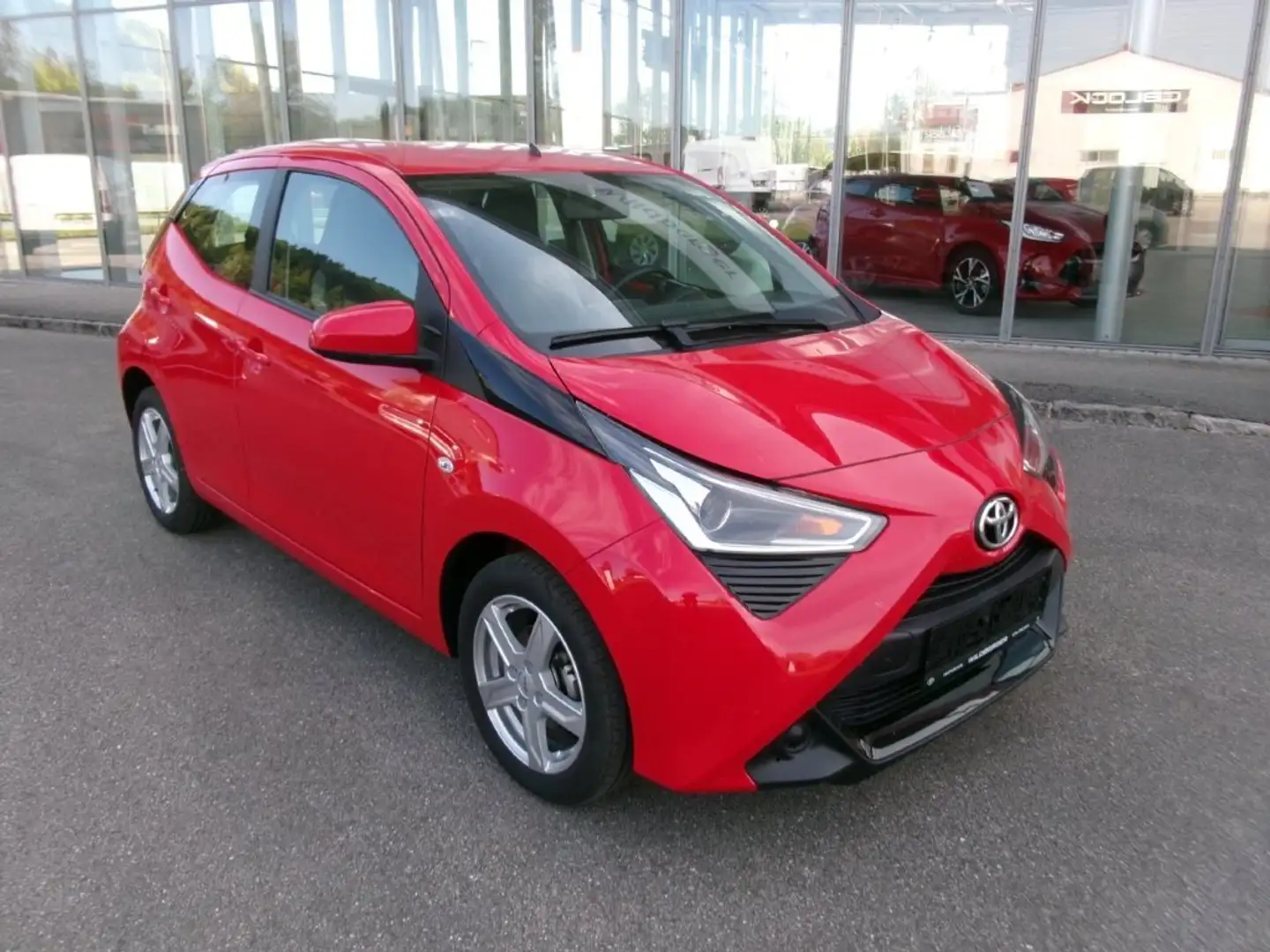 Toyota Aygo Aygo 1,0 VVT-i x-play !!! NEUWERTIG !!! TOPZUSTAND Rot - 1