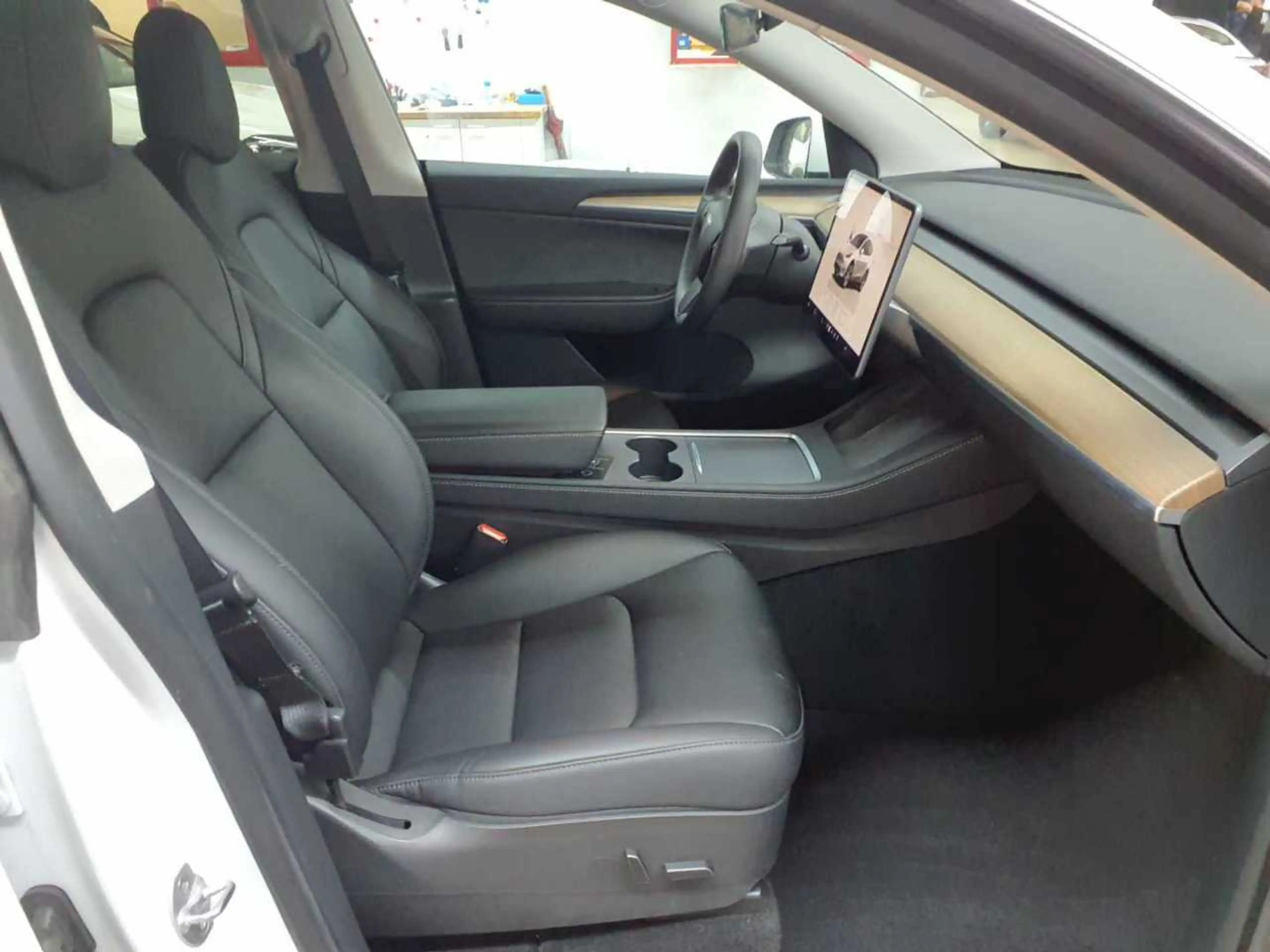 Tesla Model Y Model Y Long Range Dual Motor AWD Navi Leder — photo 7
