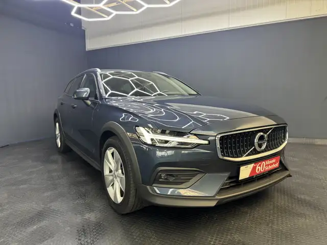 Volvo V60 Cross Country B4 AWD|3J.GARANTIE|AHK|PANO|