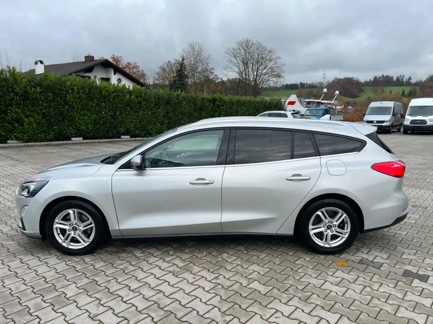 Ford Focus Turnier Cool & Connect 1.5 TDCI Navigation Argent - 1
