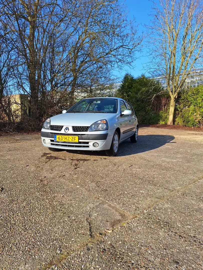 Renault Clio 1.4-16V Expression Grijs - 2