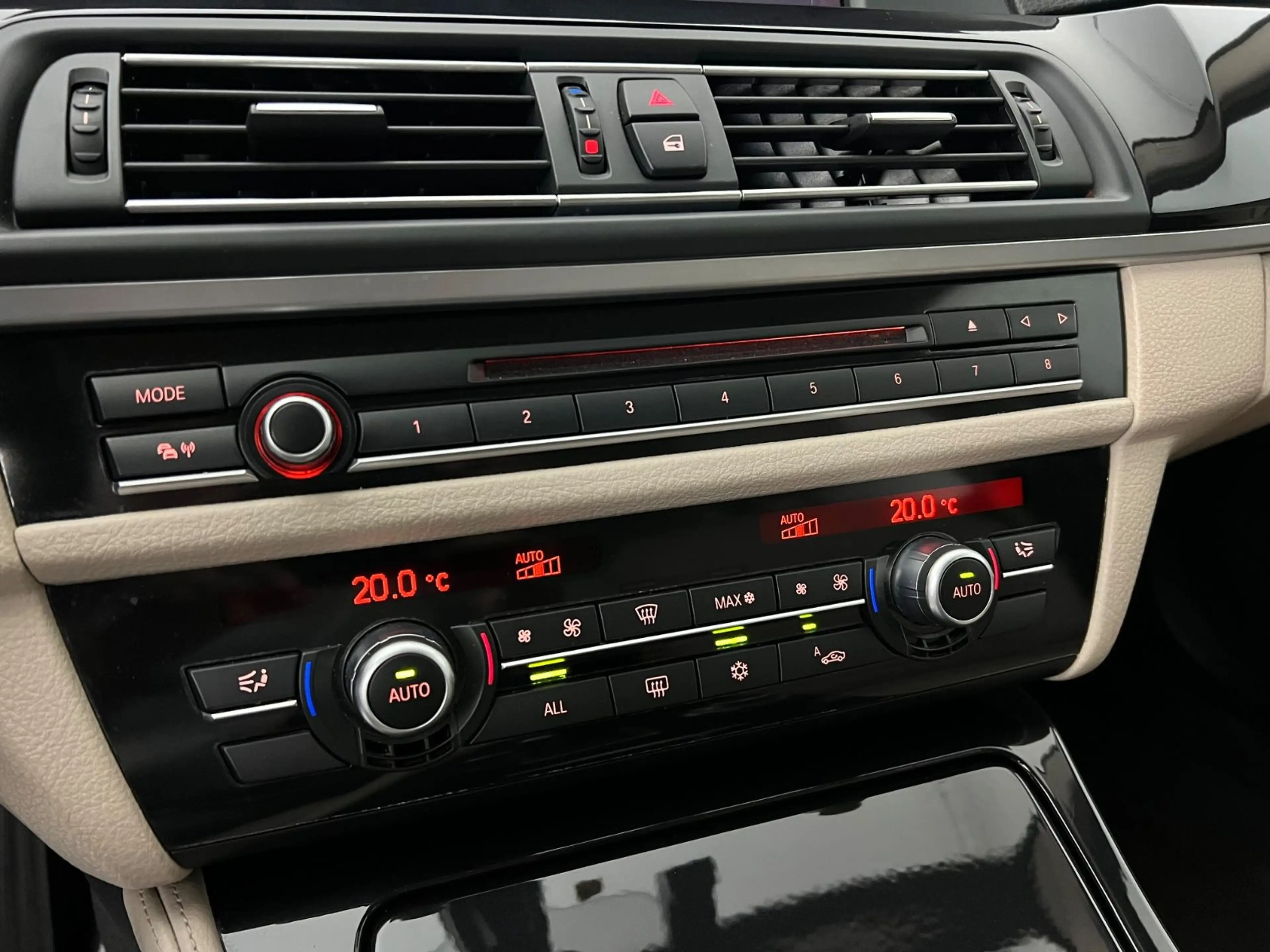 BMW 520 d / NUR 115.tKM / 1.HD / GARANTIE / XEN / — photo 32