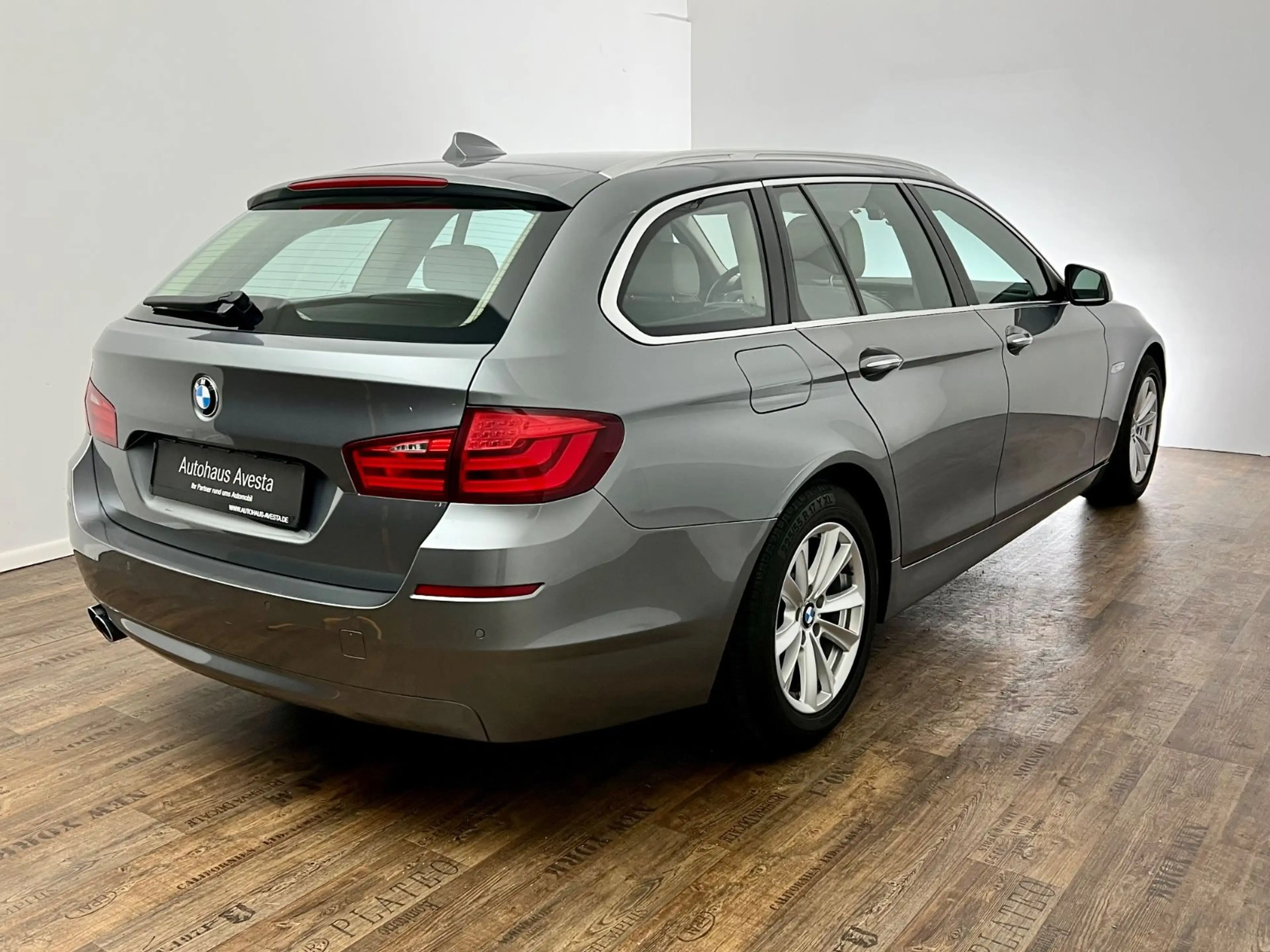BMW 520 d / NUR 115.tKM / 1.HD / GARANTIE / XEN / — photo 3