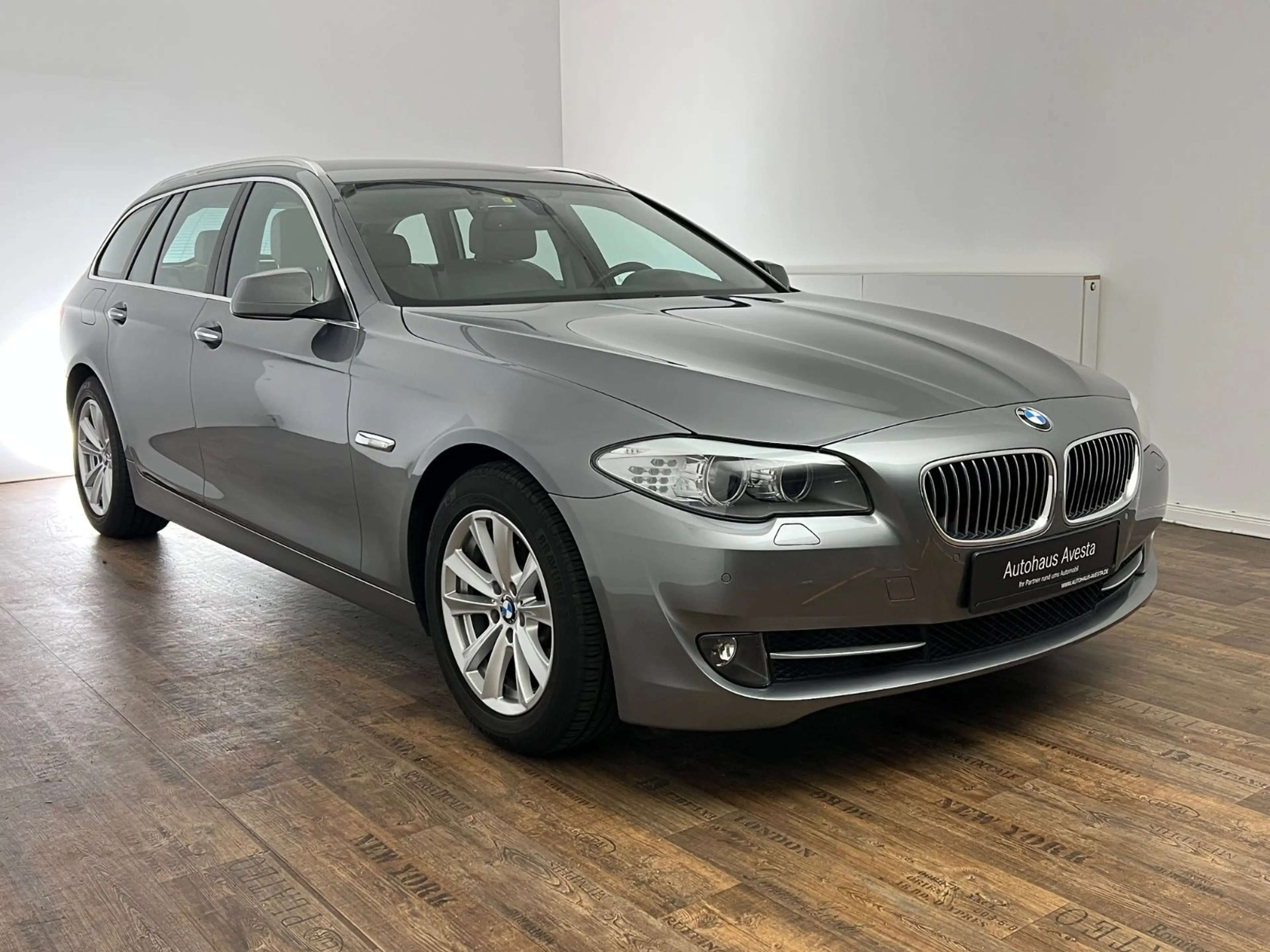 BMW 520 d / NUR 115.tKM / 1.HD / GARANTIE / XEN / — photo 6