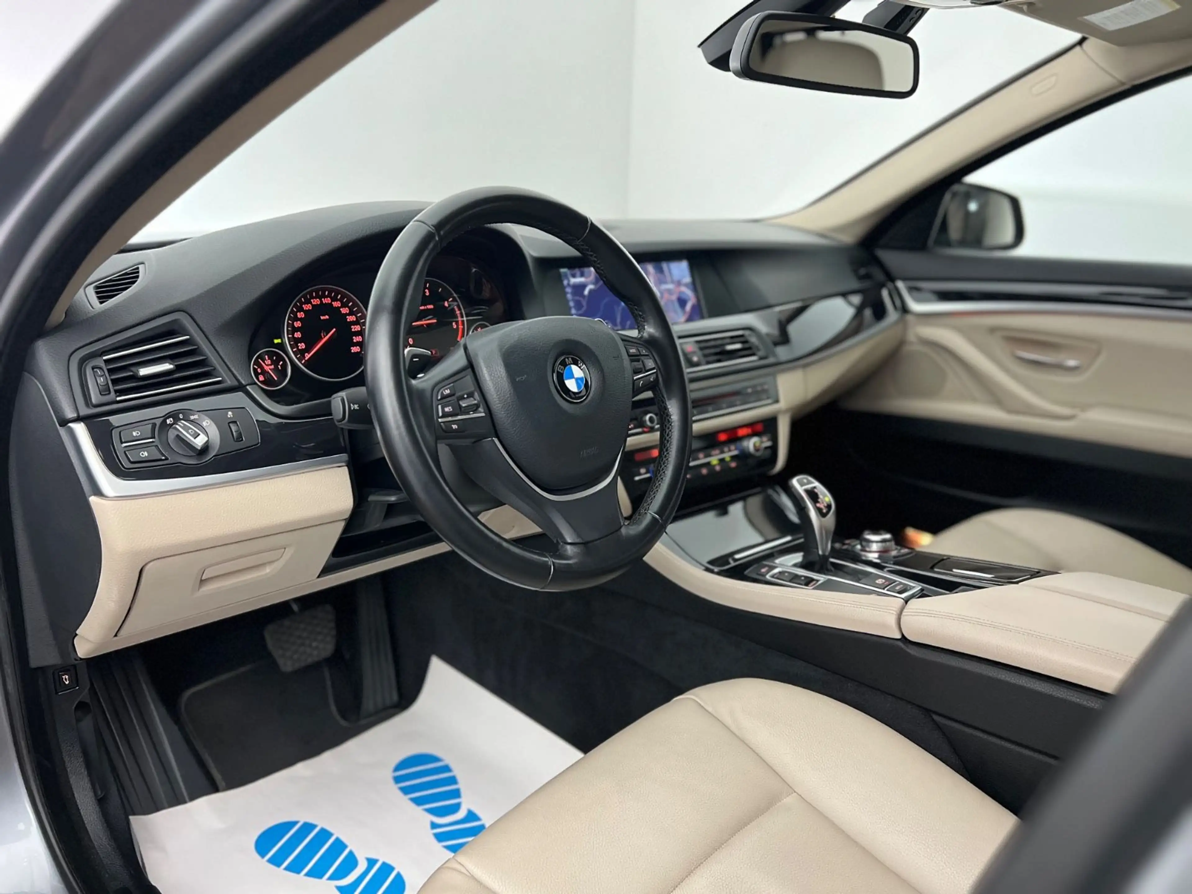 BMW 520 d / NUR 115.tKM / 1.HD / GARANTIE / XEN / — photo 12