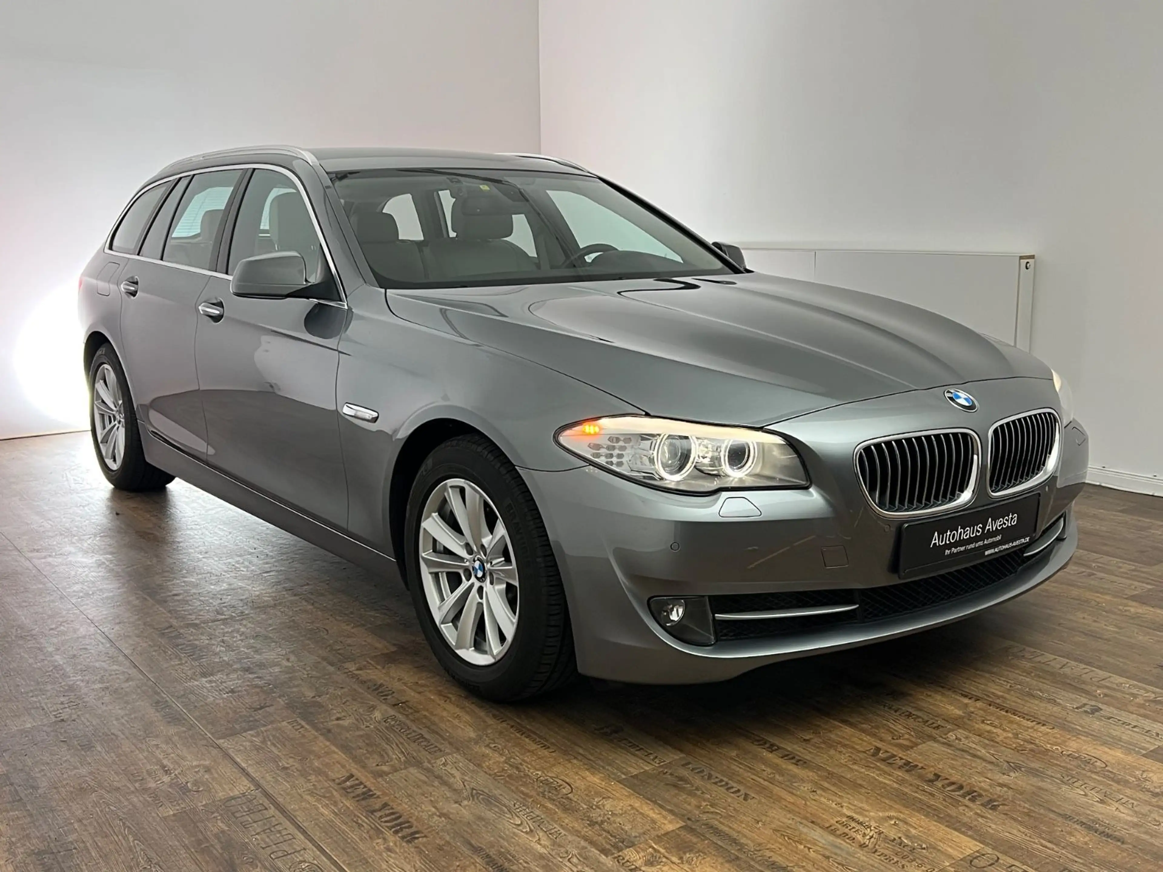 BMW 520 d / NUR 115.tKM / 1.HD / GARANTIE / XEN / — photo 4