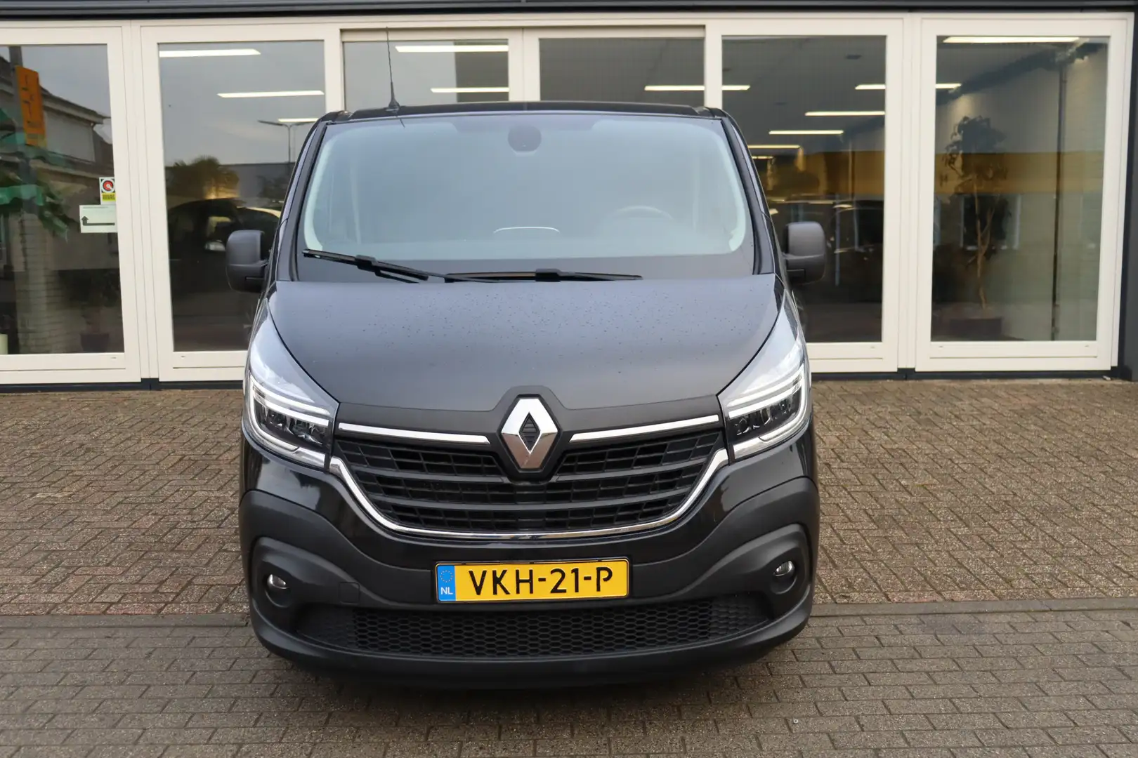 Renault Trafic 2.0 dCi 145 T29 L2H1 Euro 6, Comfort, Cruise Contr Zwart - 2