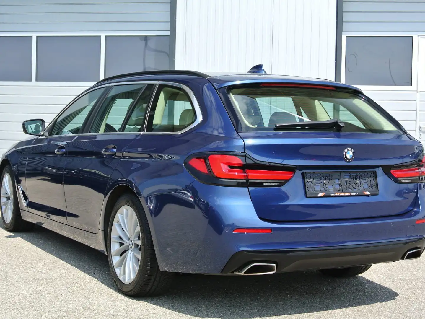 BMW 518 d touring Aut.  * LEDER * LED * NAVI * Modrá - 2