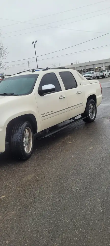 Chevrolet Avalanche снимка Chevrolet Avalanche