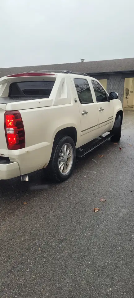 Chevrolet Avalanche снимка Chevrolet Avalanche