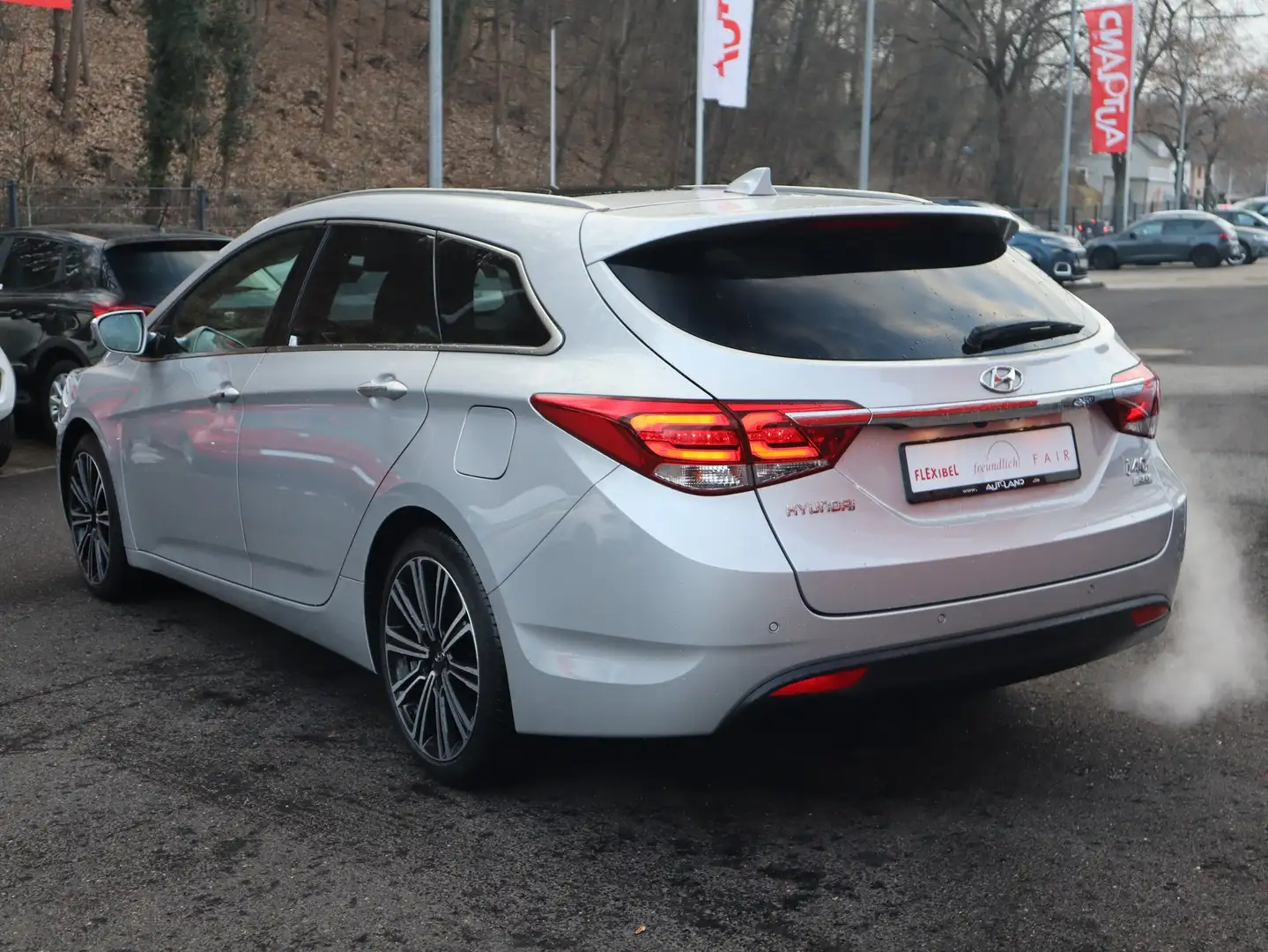 Hyundai i40 Kombi 2.0 T-GDI Premium Xenon Navi Kamera Argent - 2