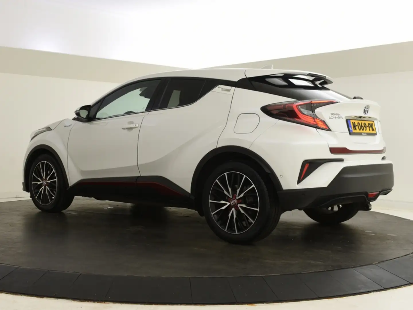 Toyota C-HR 1.8 Hybrid Bi-Tone | Trekhaak | JBl | Parkeersenso Wit - 2