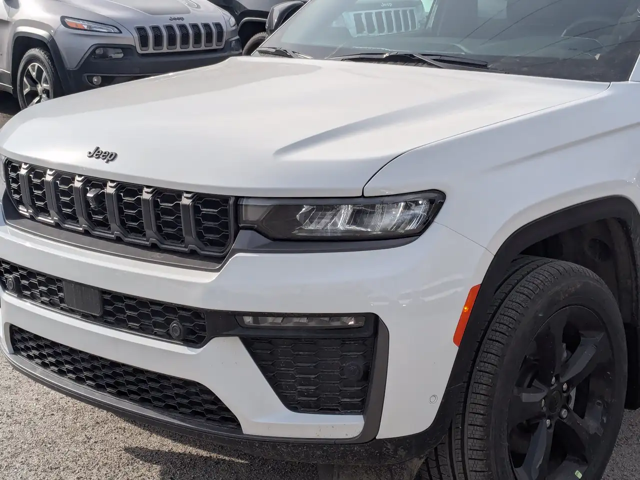 Jeep Grand Cherokee снимка Jeep Grand Cherokee