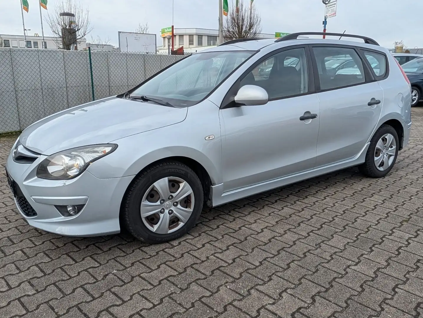 Hyundai i30 CW 1.6 CRDi Silber - 2