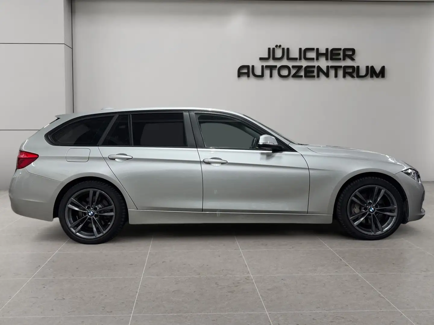 BMW 335 d xDrive Touring Aut., 1 Jahr Garantie incl Silber - 2