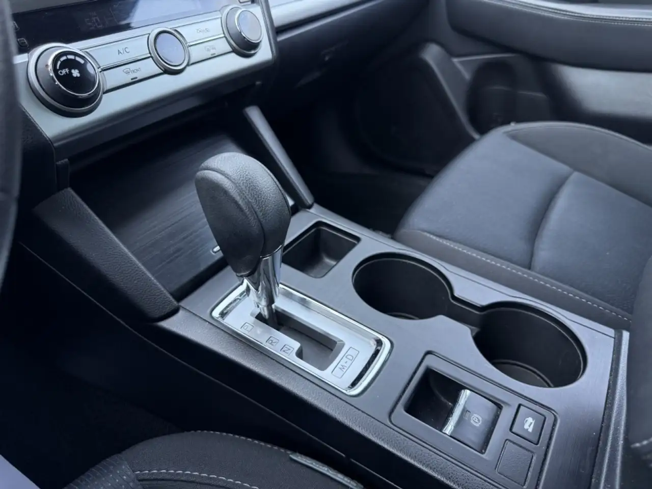 Subaru Legacy снимка Subaru Legacy