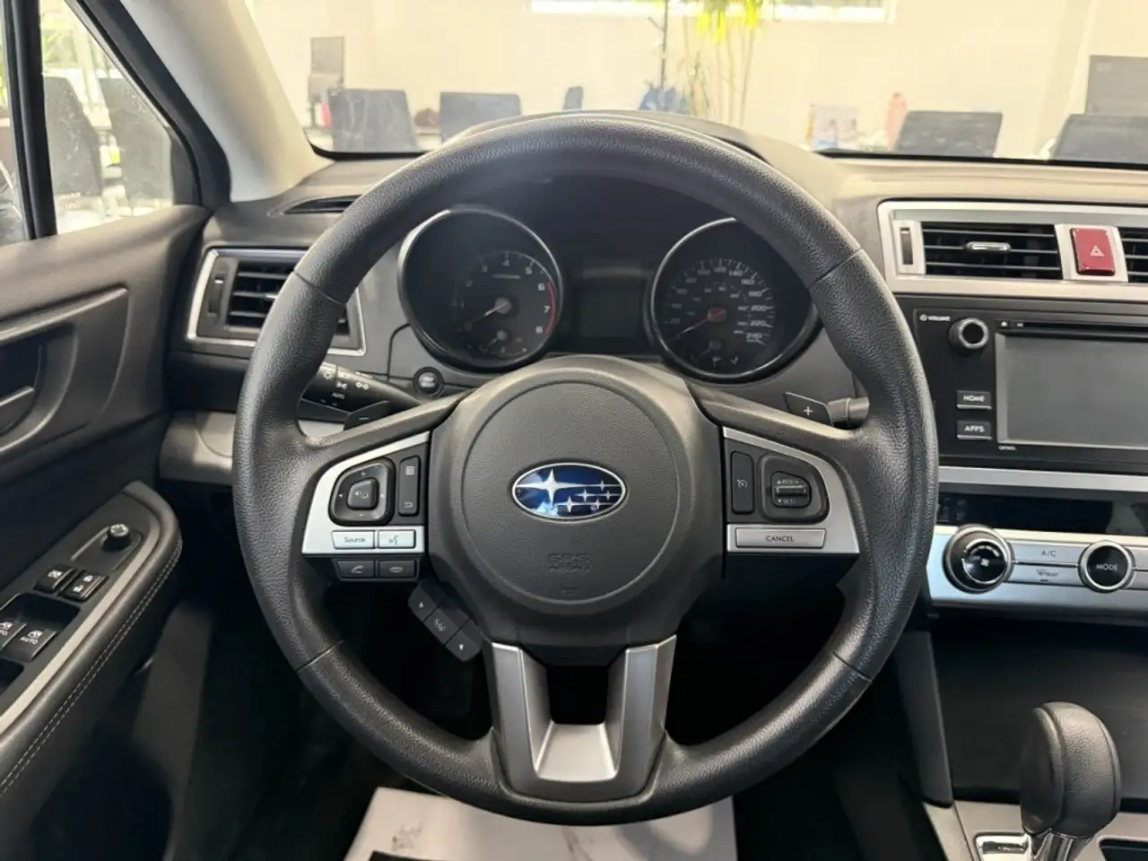 Subaru Legacy снимка Subaru Legacy