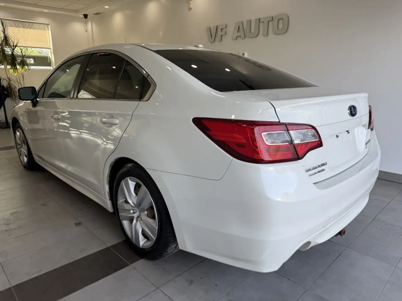 Subaru Legacy снимка Subaru Legacy