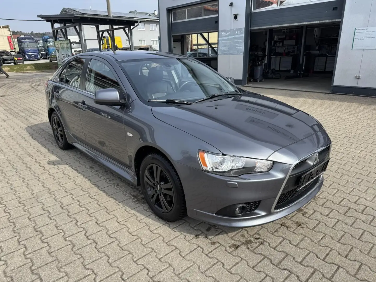 Mitsubishi Lancer Sportback Instyle - sehr gepflegt -Export Grau - 1