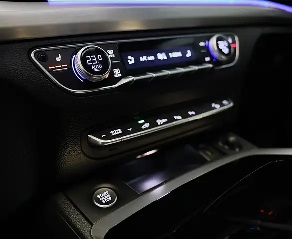 Audi Q5 view 16